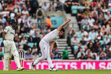 Rothesay 5. Rothesay Test Günü 'nde topu İngiltere' ye karşı Hindistan - Kia Oval, Londra, Birleşik Krallık, 31 Temmuz 2025 karşılaşmasında veriyor.