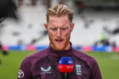 İngiltere kaptanı Ben Stokes, Rothesay 5. Rothesay Test Günü öncesinde, 31 Temmuz 2025 'te Kia Oval, Londra, Birleşik Krallık' ta İngiltere - Hindistan maçı öncesinde, yayıncı Michael Atherton ve Ian Ward ile konuştu.