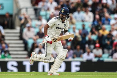 Hindistan 'dan KL Rahul, Rothesay 5. Rothesay Test Günü 1. Maç' ta Hindistan 'a karşı Kia Oval, Londra, İngiltere' de 31 Temmuz 2025 'te koşuyor.