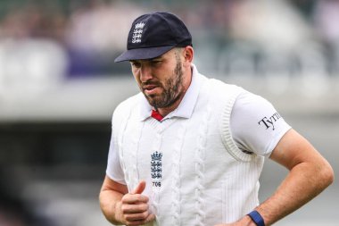 Rothesay 5. Rothesay Test Günü 'nde İngiltere ile Hindistan' ın 31 Temmuz 2025 'teki The Kia Oval, Londra karşılaşması sırasında İngiltere' den Jamie Overton