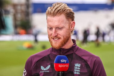 İngiltere kaptanı Ben Stokes, Rothesay 5. Rothesay Test Günü öncesinde, 31 Temmuz 2025 'te Kia Oval, Londra, Birleşik Krallık' ta İngiltere - Hindistan maçı öncesinde, yayıncı Michael Atherton ve Ian Ward ile konuştu.