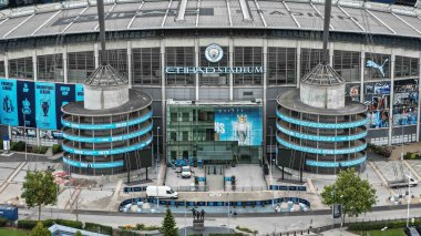 Etihad Stadyumunun Kuzey Standı şu anda büyük bir yeniden geliştirme projesi kapsamında genişletilerek stadyumun kapasitesi 60.000 'in üzerine çıkarılıyor. Bu 300 milyon gelişmede ayrıca 3,000 kişilik bir hayran bölgesi, yeni bir kulüp dükkanı ve 400 odalı bir yer de bulunuyor. 