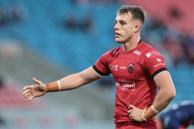 Salford Red Devils 'den Matty Foster, 31 Temmuz 2025' te Salford Community Stadyumu 'nda oynanan 20. Salford Red Devils vs Hull KR karşılaşmasında takım arkadaşlarına talimat verdi.