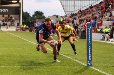 Hull KR 'dan Joe Burgess, 31 Temmuz 2025' te İngiltere 'deki Salford Community Stadyumu' nda oynanan 20. Salford Red Devils vs Hull KR karşılaşmasında bir hat-trick 'e gidiyor.