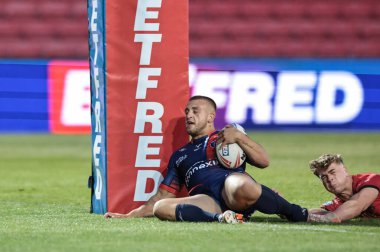 Hull KR takımından Mikey Lewis, 31 Temmuz 2025 'te İngiltere' de Salford Community Stadyumu 'nda oynanan Betfred Süper Lig 20. Salford Red Devils vs Hull KR karşılaşmasında 50 yard koşusunda tek başına koşuyor.