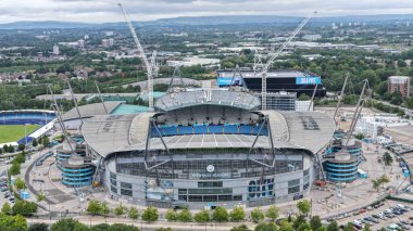 Etihad Stadyumunun Kuzey Standı şu anda büyük bir yeniden geliştirme projesi kapsamında genişletilerek stadyumun kapasitesi 60.000 'in üzerine çıkarılıyor. Bu 300 milyon gelişmede ayrıca 3,000 kişilik bir hayran bölgesi, yeni bir kulüp dükkanı ve 400 odalı bir yer de bulunuyor. 