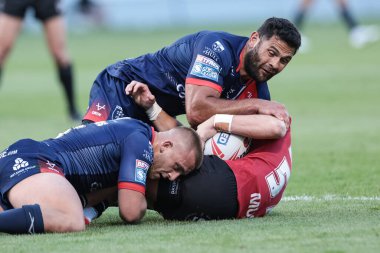 Salford Red Devils 'den Declan Murphy, Hull KR' dan Mikey Lewis ve Hull KR 'dan Rhyse Martin tarafından 31 Temmuz 2025' te Salford Community Stadyumu, Eccles, İngiltere 'de oynanan Betfred 20.