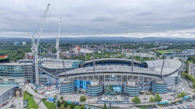 Etihad Stadyumunun Kuzey Standı şu anda büyük bir yeniden geliştirme projesi kapsamında genişletilerek stadyumun kapasitesi 60.000 'in üzerine çıkarılıyor. Bu 300 milyon gelişmede ayrıca 3,000 kişilik bir hayran bölgesi, yeni bir kulüp dükkanı ve 400 odalı bir yer de bulunuyor. 