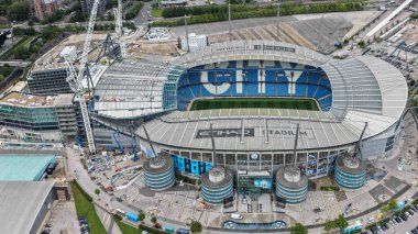 Etihad Stadyumunun Kuzey Standı şu anda büyük bir yeniden geliştirme projesi kapsamında genişletilerek stadyumun kapasitesi 60.000 'in üzerine çıkarılıyor. Bu 300 milyon gelişmede ayrıca 3,000 kişilik bir hayran bölgesi, yeni bir kulüp dükkanı ve 400 odalı bir yer de bulunuyor. 