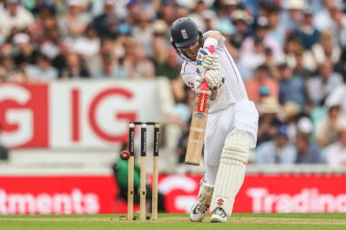 İngiltere 'den Ollie Pope, 1 Ağustos 2025' te İngiltere 'nin Kia Oval, Londra' da oynanan 5. Rothesay Test Maçı 2.