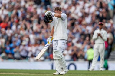 İngiltere 'den Joe Root, 4. Rothesay Test Maçı' nda 1. Yüzyılı kutluyor. İngiltere, 3 Ağustos 2025 'te Kia Oval, Londra' da Hindistan 'a karşı.
