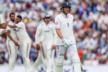 İngiltere 'den Joe Root, 5. Rothesay Test Maçı' nda işten çıkarılmasının ardından üzgün görünüyor. 4. İngiltere, Hindistan 'a karşı Kia Oval, Londra, 3 Ağustos 2025