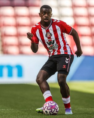 Sunderland 'dan Noah Sadiki, 2 Ağustos 202' de İngiltere 'nin Sunderland şehrinde oynanan Sunderland-Real Betis maçında...