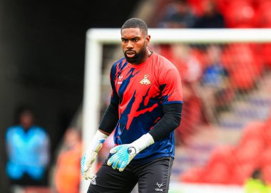 Thimothee Lo-Tutala Doncaster Rovers, 2 Ağustos 2025 'te Eco-Power Stadyumu' nda oynanan Sky Bet 1 karşılaşmasında maç öncesi ısınma kalecisi Doncaster Rovers 'a karşı Exeter City maçı sırasında kaleci olarak görev aldı.