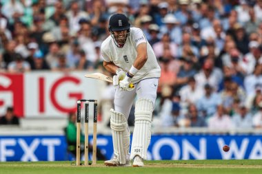 İngiltere 'den Jamie Overton, 1 Ağustos 2025' te Kia Oval, Londra, İngiltere 'de oynanan 5. Rothesay Test Maçı' nda Hintli Prasidh Krishna tarafından LBW 'ye yenildi.