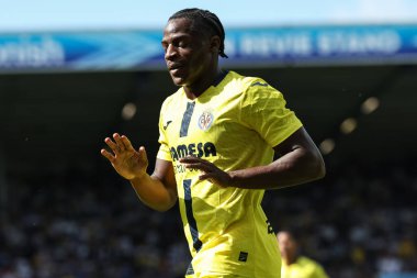 Villarreal 'den Etta Eyong, 2 Ağustos 202' de Elland Road, Leeds, İngiltere 'de oynanan Leeds United-Villarreal maçında 0-1 kazanma golünü kutluyor.