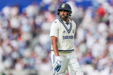 Hintli Prasidh Krishna, 5. Rothesay Test Maçı 'nda işten çıkarılmasının ardından üzgün görünüyor. 3. İngiltere Hindistan' a karşı Kia Oval, Londra, İngiltere, 2 Ağustos 2025