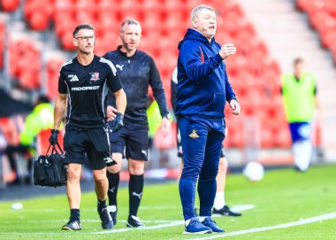 Grant McCann Doncaster Rovers teknik direktörü takımına 2 Ağustos 2025 'te Eco-Power Stadyumu' nda oynanan Sky Bet 1 karşılaşmasında Doncaster Rovers 'a karşı Exeter City maçında talimat verdi.