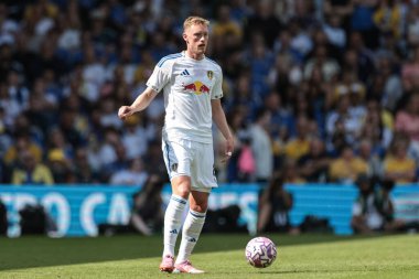 Leeds United takımından Sean Longstaff 2 Ağustos 202 'de Elland Road, Leeds, İngiltere' de oynanan Leeds United-Villarreal maçında topla oynadı.