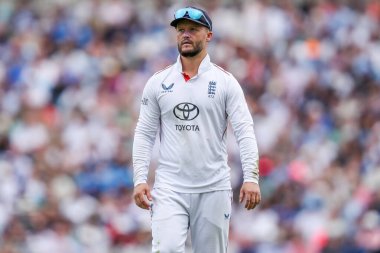 İngiltere 'den Ben Duckett 5. Rothesay Test Maçı' na bakıyor. 3. İngiltere Hindistan 'a karşı Kia Oval, Londra, 2 Ağustos 2025