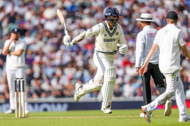 Hindistan 'dan Washington Sundar 5. Rothesay Test Maçı' nda 3. İngiltere Hindistan 'a karşı Kia Oval, Londra, İngiltere, 2 Ağustos 2025