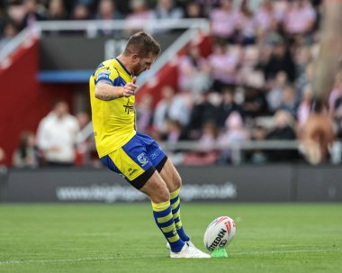 Warrington Wolves takımından Marc Sneyd, Leigh Spor Köyü Leigh, İngiltere 'de düzenlenen 20. Leigh Leopards - Warrington Wolves karşılaşmasında penaltı aldı., 