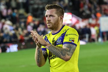 Warrington Wolves takımından Marc Sneyd, Leigh Spor Köyü Leigh, İngiltere 'de düzenlenen 20. Leigh Leopards - Warrington Wolves karşılaşmasında taraftarları alkışlıyor.,  