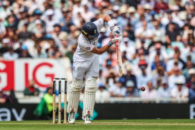 İngiltere 'den Ollie Pope, 1 Ağustos 2025' te İngiltere 'nin Kia Oval, Londra' da oynanan 5. Rothesay Test Maçı 2.