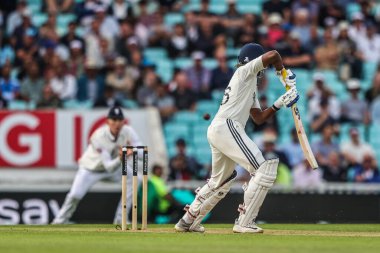Hindistan 'dan Sai Sudharsan neredeyse topu İngiltere' den Zak Crawley 'in ellerine atıyordu. Ancak 5. Rothesay Test Maçı' nda topu düşürdü. 2.