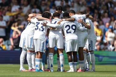 Leeds takımı, 2 Ağustos 202 'de Leeds Road, Leeds, İngiltere' de oynanan Leeds United-Villarreal maçında bir araya geldi.