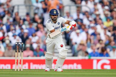 Hindistan 'ın Akash Deep takımı 5. Rothesay Test Maçı' nda 3. İngiltere Hindistan 'a karşı 2 Ağustos 202' de Londra, Kia Oval 'da yarasalar.