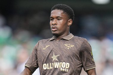 Brentford 'lu Jayden Meghoma, Queens Park Rangers' ın Brentford 'a karşı oynadığı 2 Ağustos 2025' teki Kiyan Prince Foundation Stadyumu 'nda sezon öncesi dostluk maçı sırasında