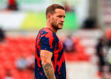 Doncaster Rovers takımından Billy Sharp, 2 Ağustos 2025 'te İngiltere' nin Doncaster şehrinde oynanan Sky Bet 1 karşılaşmasında maç öncesi ısınma maçında Doncaster Rovers Exeter City 'ye karşı.