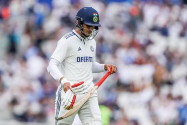 Hintli Shubman Gill, 5. Rothesay Test Maçı 'nda işten çıkarılmasının ardından üzgün görünüyor. 3. İngiltere Hindistan' a karşı Kia Oval, Londra, 2 Ağustos 202