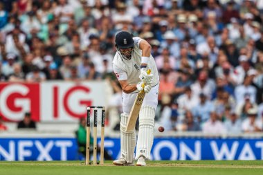 İngiltere 'den Jamie Overton, 1 Ağustos 2025' te Kia Oval, Londra, İngiltere 'de oynanan 5. Rothesay Test Maçı' nda Hintli Prasidh Krishna tarafından LBW 'ye yenildi.