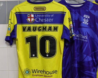 Warrington Wolves 'dan Paul Vaughan' ın maç tişörtü. Birleşik Krallık 'ın Leigh Spor Köyü' nde 20 Leigh Leopards - Warrington Wolves maçında kariyerinin 300. raunduna çıktı. 