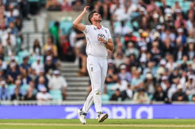 İngiltere 'nin Josh Dili 5. Rothesay Test Maçı 2. İngiltere - Hindistan maçı sırasında 1 Ağustos 2025' te Kia Oval, Londra 'da tepki gösterdi.