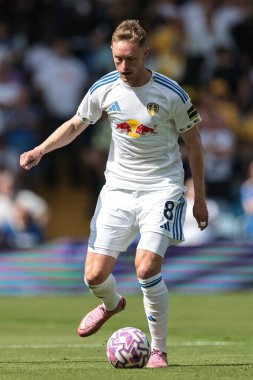 Leeds United takımından Sean Longstaff 2 Ağustos 202 'de Elland Road, Leeds, İngiltere' de oynanan Leeds United-Villarreal maçında topla oynadı.