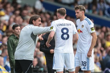Leeds United 'ın Daniel Farke teknik direktörü Leeds United' tan Sean Longstaff ve Leeds United 'tan Anton Stach ile Elland Road, Leeds, İngiltere' de oynanan Leeds United-Villarreal maçında konuştu.