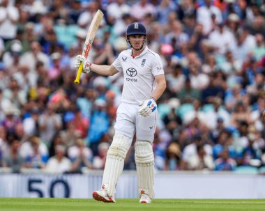 İngiltere 'den Harry Brook 5. Rothesay Test Maçı' nda yarım yüzyılı kutluyor. 4. İngiltere Hindistan 'a karşı Kia Oval, Londra, İngiltere, 3 Ağustos 2025