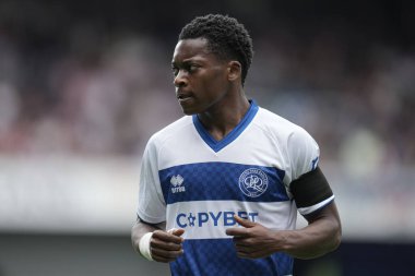 Queens Park Rangers 'tan Karamoko Dembl Queens Park Rangers' a karşı Brentford 'un 2 Ağustos 2025' te Londra 'daki Kiyan Prince Foundation Stadyumu' nda oynanan karşılaşmasında