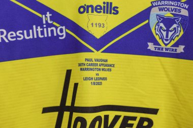 Warrington Wolves 'dan Paul Vaughan' ın maç tişörtü. Birleşik Krallık 'ın Leigh Spor Köyü' nde 20 Leigh Leopards - Warrington Wolves maçında kariyerinin 300. raunduna çıktı. 