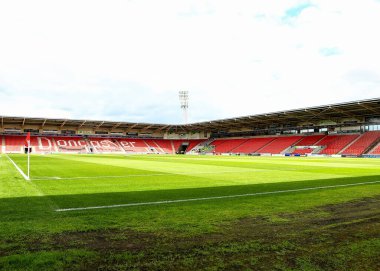 2 Ağustos 2025 'te İngiltere' nin Doncaster şehrinde oynanan Sky Bet Ligi 1 karşılaşmasında Doncaster Rovers Exeter City 'ye karşı.