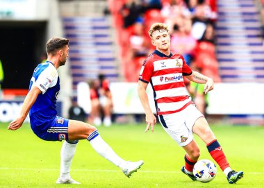 Doncaster Rovers takımından James Maxwell, 2 Ağustos 2025 'te Doncaster Exeter City' ye karşı oynadığı Sky Bet 1 karşılaşmasında sahada.