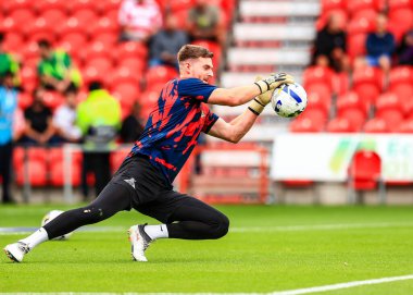 Ian Lawlor Doncaster Rovers, 2 Ağustos 2025 'te Eco-Power Stadyumu' nda oynanan Sky Bet 1 karşılaşmasında maç öncesi ısınma kalecisi Doncaster Rovers 'a karşı Exeter City maçı sırasında kaleci olarak görev aldı.