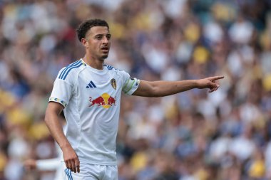 Leeds United 'dan Ethan Ampadu, 2 Ağustos 202' de Leeds Road, İngiltere 'de oynanan Leeds United-Villarreal maçında takım talimatlarını verdi.