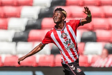 Sunderland 'dan Simon Adingra, 2 Ağustos 202' de Sunderland-Real Betis 'e karşı Stadium Of Light, Sunderland, Birleşik Krallık' ta oynanan sezon öncesi dostluk maçı sırasında