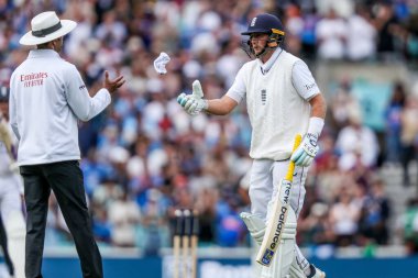İngiltere 'nin Joe Root' u yüzyılını 5. Rothesay Test Maçı 'nda Graham Thorpe' a ithaf ediyor. 4. İngiltere Hindistan 'a karşı Kia Oval, Londra, 3 Ağustos 2025