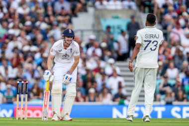 İngiltere 'den Harry Brook, 4. Rothesay Test Maçı' nda Hindistan 'a karşı Kia Oval, Londra, İngiltere' de 3 Ağustos 2025 'te tepki gösterdi.