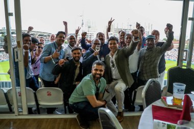 Taraftarlar 5. Rothesay Test Maçı 'nda tepki gösterdiler 3. İngiltere, Hindistan' a karşı Kia Oval, Londra, 2 Ağustos 2025